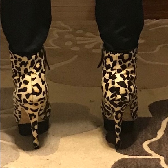 L.A.M.B Leopard Fur ankle boots - Picture 8 of 8
